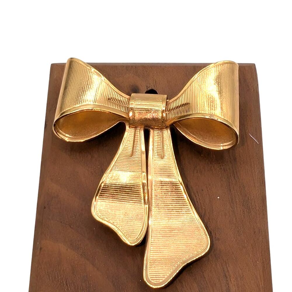Vintage Signed Avon 1980 Gold Tone 3D Ribbon Bow Brooch